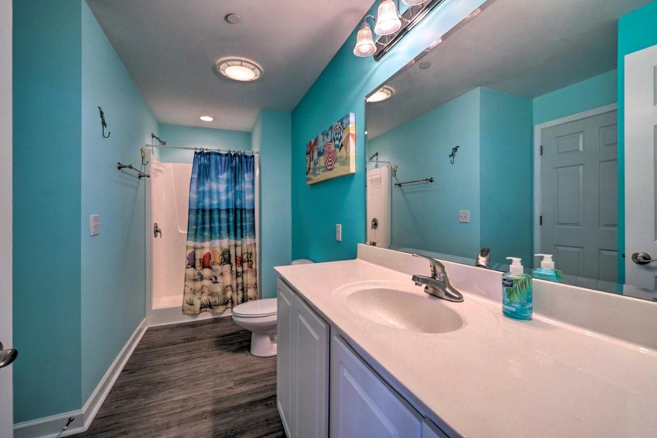 Ocean-View Oak Island Condo, 1 Block To Beach! Buitenkant foto