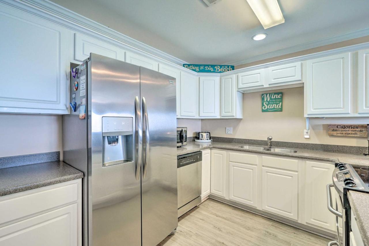 Ocean-View Oak Island Condo, 1 Block To Beach! Buitenkant foto